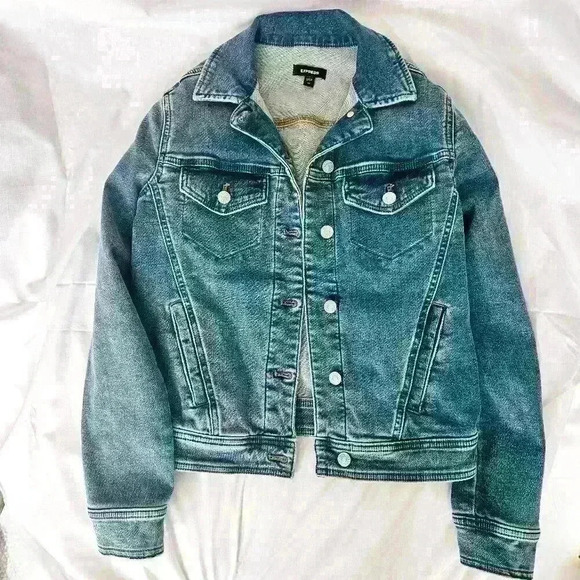 ✨Like New✨ Express Women's Light Wash Denim Trucker Jacket, Blue, Size XS - Picture 1 of 8
